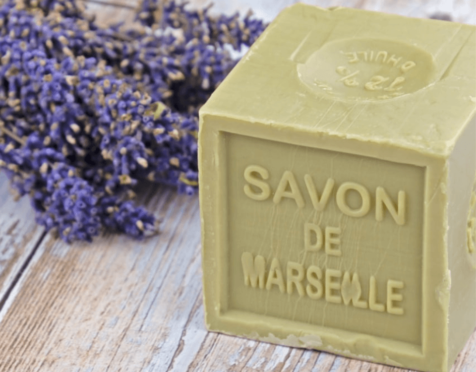 Savon de Marseille et brins de lavande