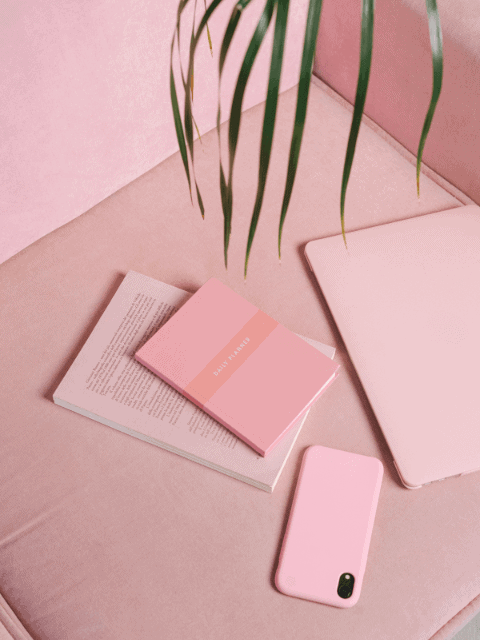 redactrice-web-freelance-pink set yp de rédactrice web freelance rose